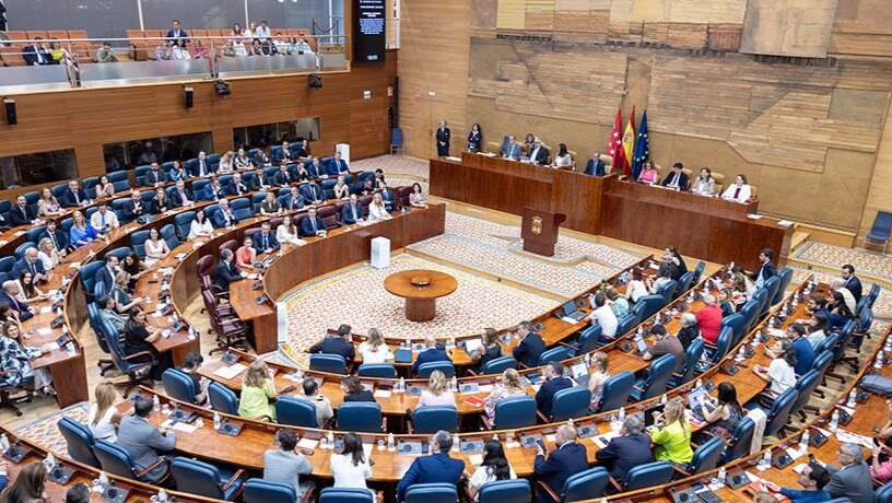 Ayuso respalda su administración frente a una oposición renovada en la Asamblea de Madrid.