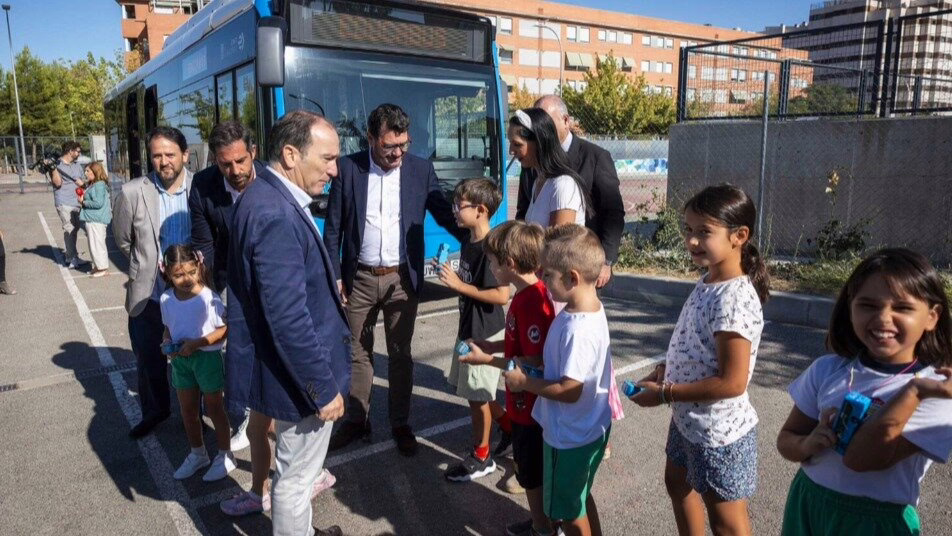 De esta manera, los niños aprenderán a usar el autobús urbano.