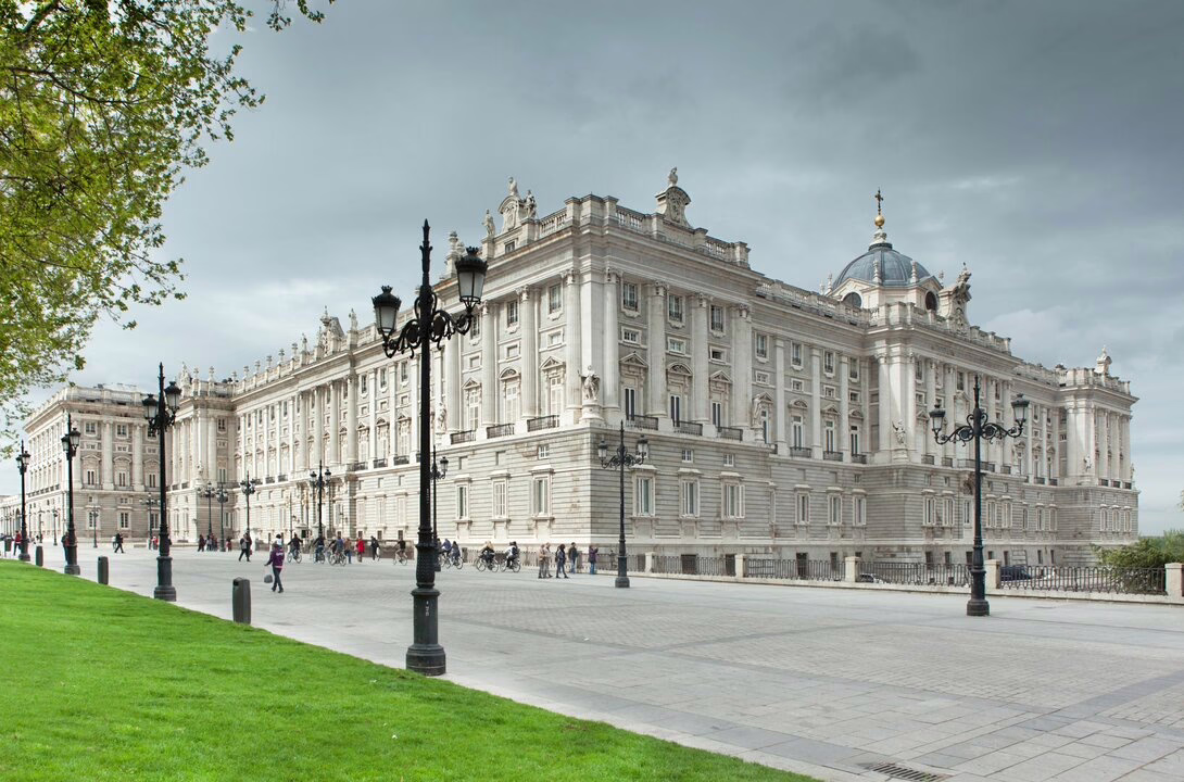 ¿Cómo es la oficina de un rey? Descubre por primera vez la de Carlos III en el Palacio Real.