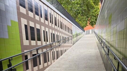 Reabierto el paso peatonal subterráneo de la A-6 en Ciudad Universitaria.