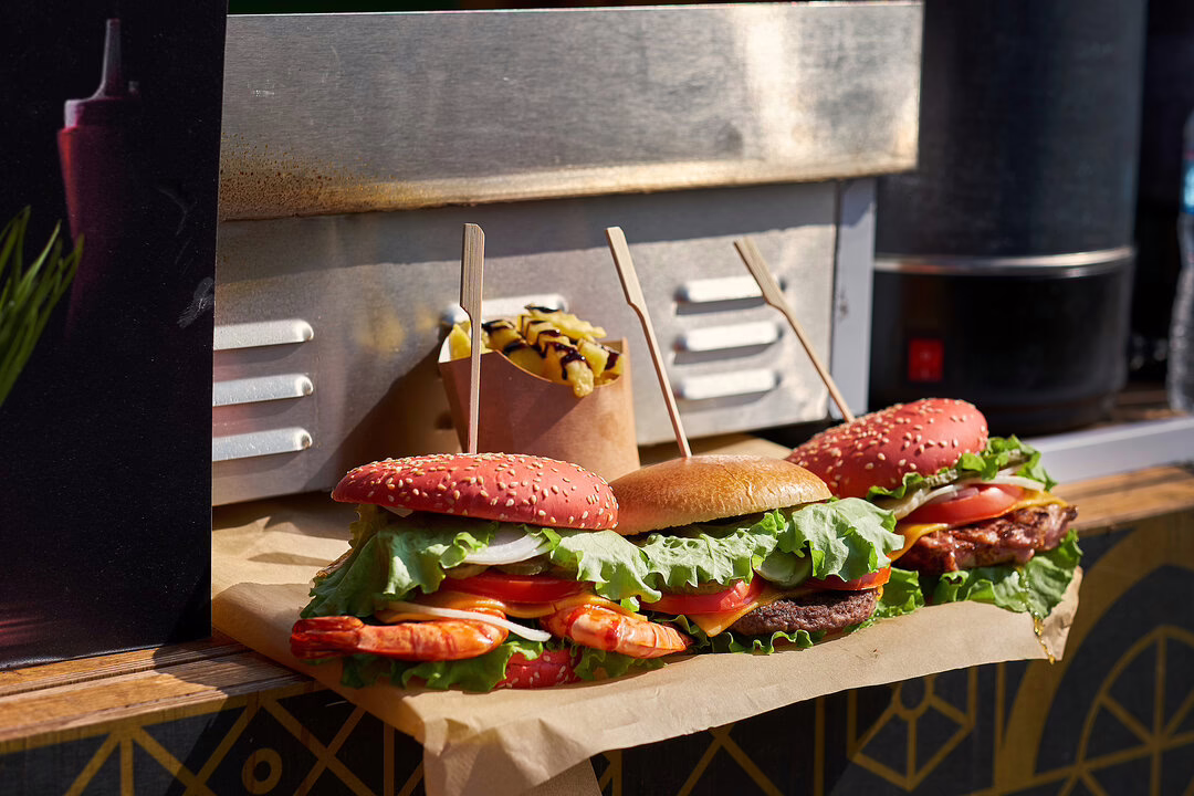 El Rolling Burger Fest llega a Collado Villalba: cuatro días de gastronomía, música y entretenimiento para toda la familia.