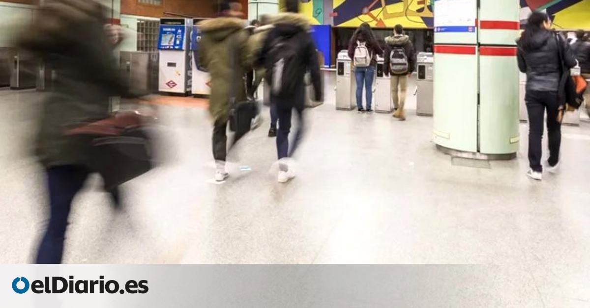 Retrasos matutinos en diversas líneas del Metro de Madrid frustran a los pasajeros: "Otro día de aglomeraciones"