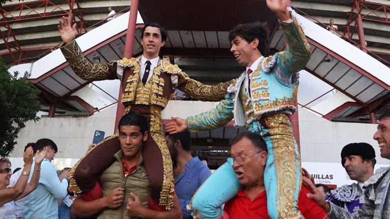 El Mene y Julio Méndez destacan en Colmenar: Salen a hombros en una jornada sin emoción.
