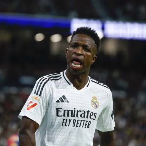 Plan Deportivo: Vinicius Jr. podría abandonar el Real Madrid debido a la escasez de oportunidades, según medios en España.