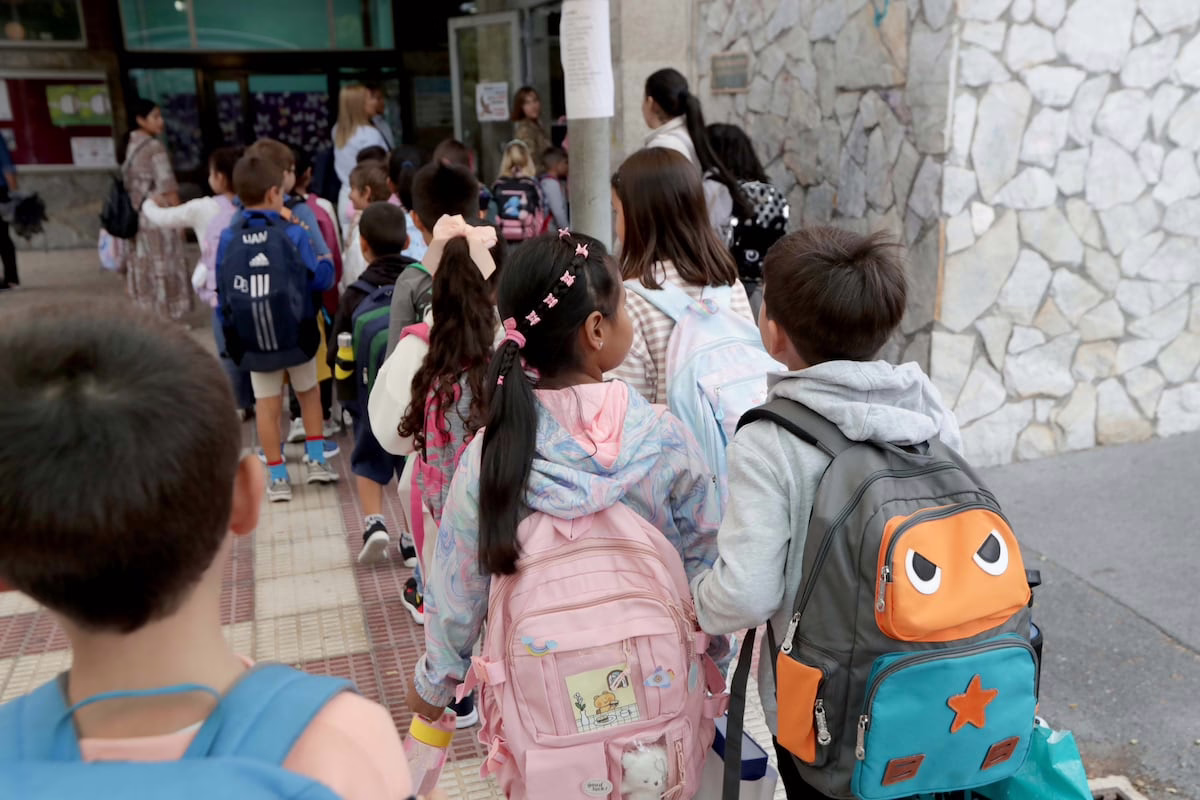 El Gobierno busca establecer por ley una disminución en la proporción de alumnos en las aulas de estudiantes en situación desfavorecida. | Educación