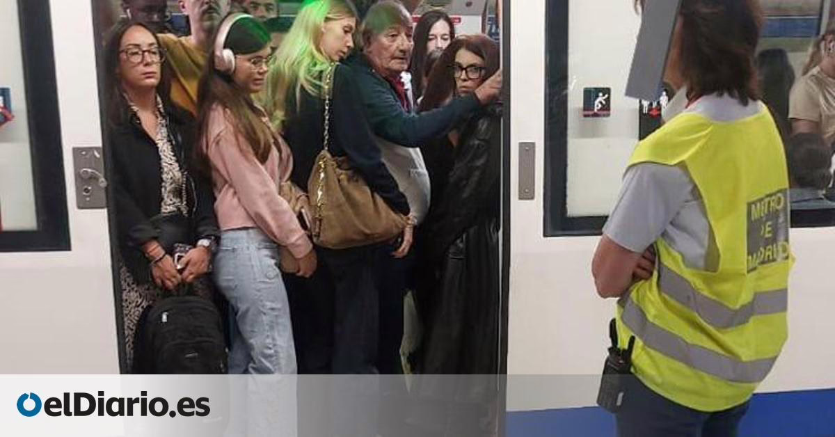 Metro de Madrid reintroduce a los 'empujadores' para llenar sus vagones y reducir las multitudes en los andenes.