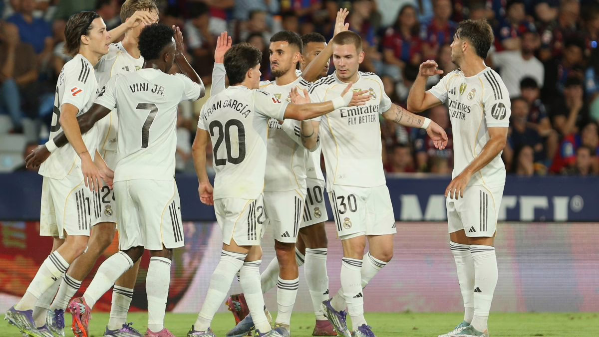 Franco Mastantuono marca su primer tanto con el Real Madrid.