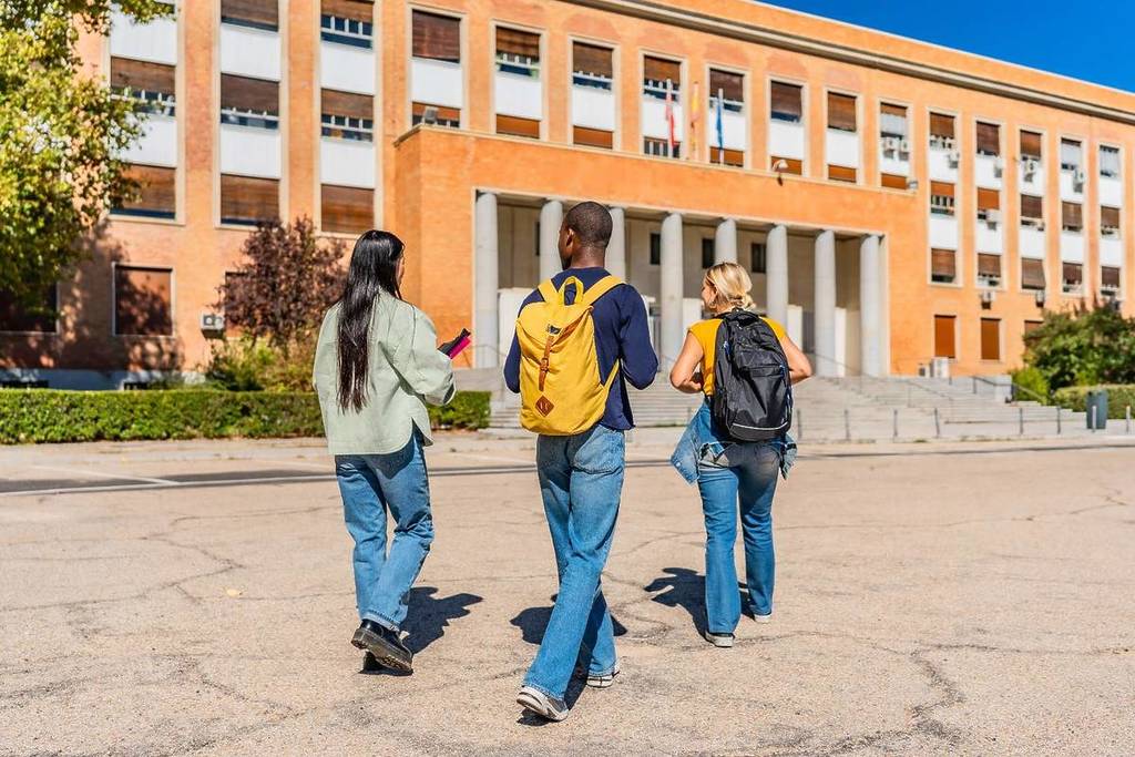 Ahorra hasta 400 € en matrícula al estudiar y trabajar simultáneamente: detalles de la nueva deducción autonómica en Madrid