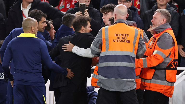Director del Atlético de Madrid tras el "Lo siento" de los aficionados del Liverpool en Anfield, según Diego Simeone.