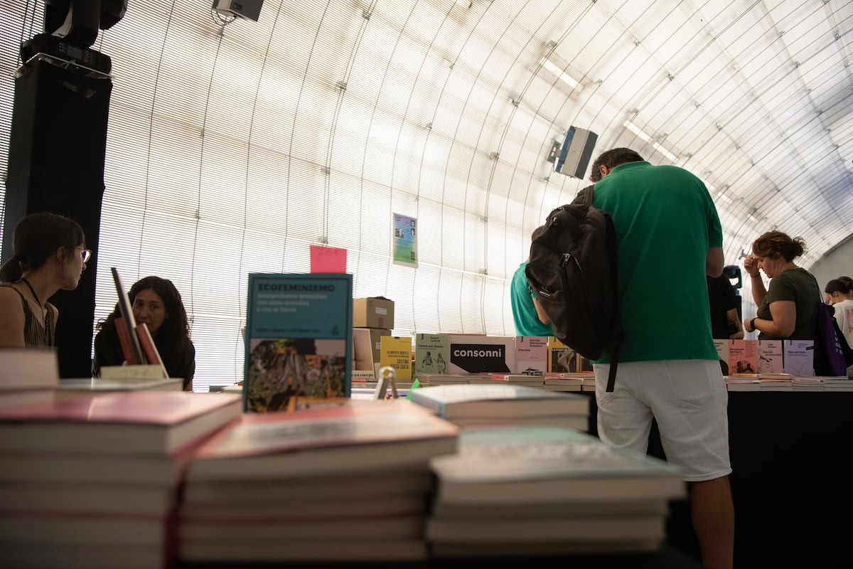 Madrid se convierte en un escenario literario: inicia ‘Back to the Book’ en Arganzuela con libros y fanzines | Noticias de Madrid