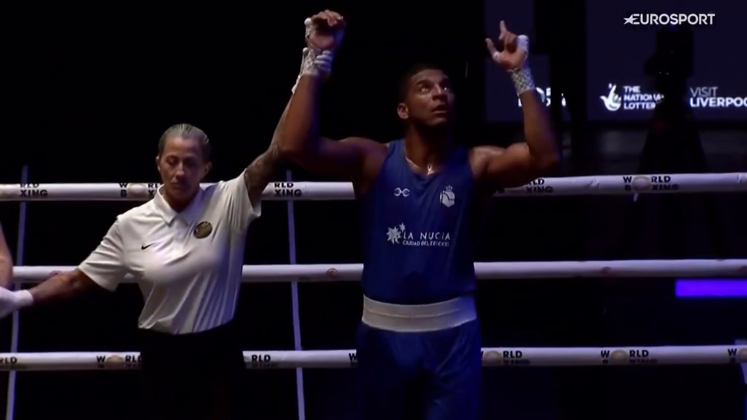 Reyes Pla se impone con contundencia y clasifica a los cuartos de final en Liverpool.