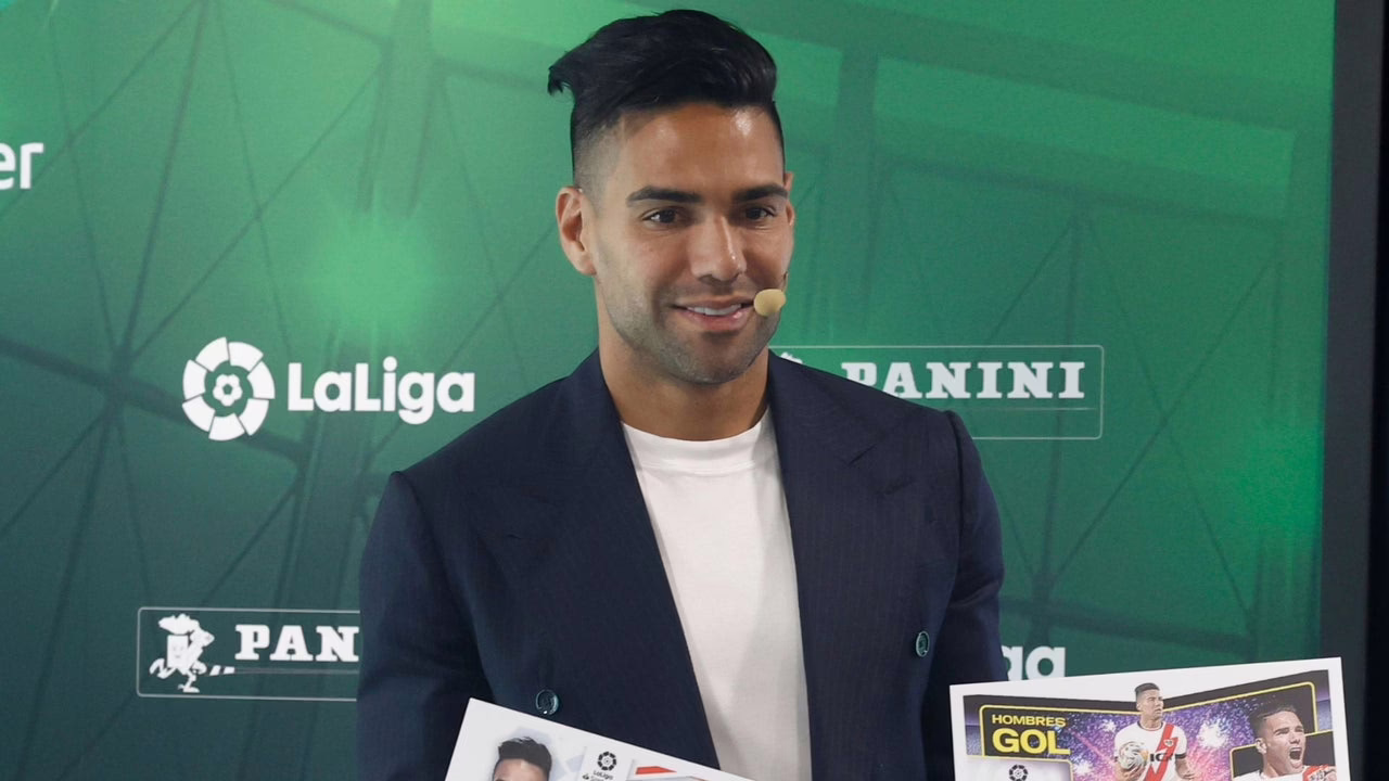 Falcao presente en el derbi español entre Atlético de Madrid y Real Madrid; el colombiano estuvo apoyando al equipo "colchonero".