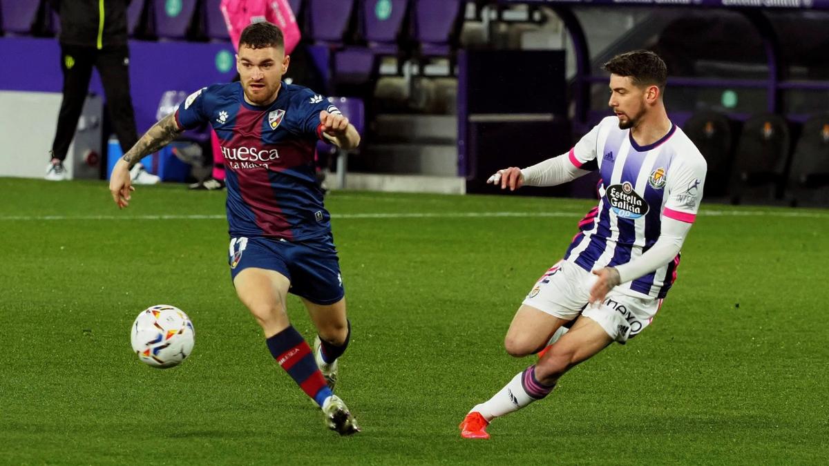 Javi Galán durante su etapa en el Huesca