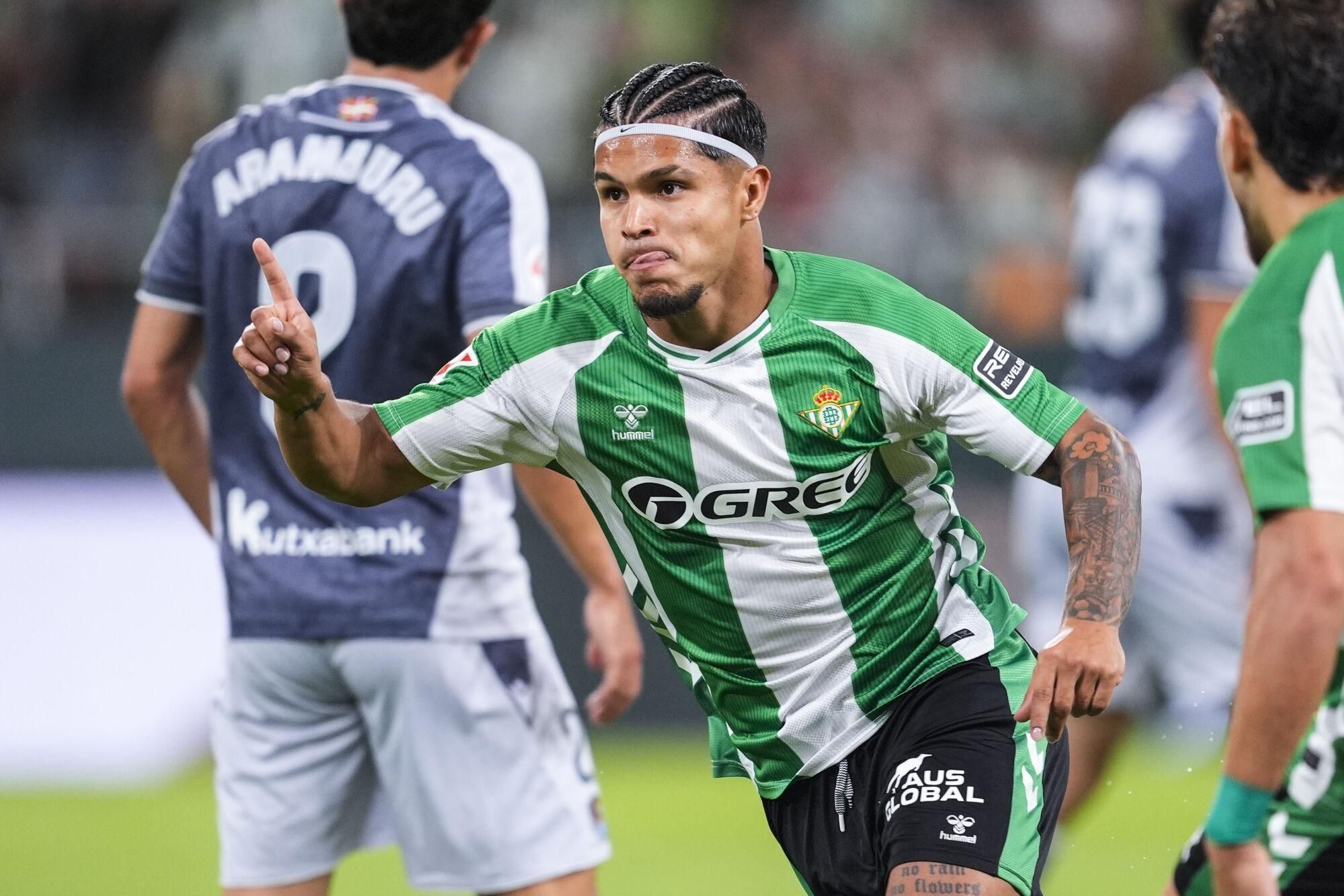 Cucho Hernández del Real Betis celebra un gol durante el partido de fútbol de LaLiga EA Sports entre Real Betis y Real Sociedad en el estadio La Cartuja el 19 de septiembre de 2025, en Sevilla, España. AFP7 19/09/2025 SOLO PARA USO EN ESPAÑA. Joaquín Corchero / AFP7 / Europa Press;2025;DEPORTE;ZDEPORTE;FÚTBOL;ZFÚTBOL;Real Betis v Real Sociedad - LaLiga EA Sports;