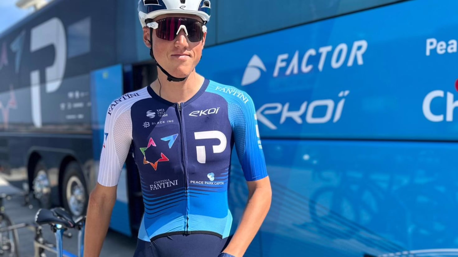 Israel elimina el nombre del país del maillot del equipo en La Vuelta.