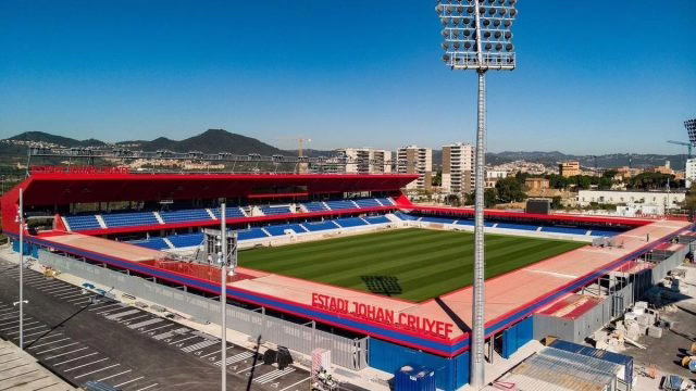 Seguidores del Valencia indignados por el desorden en el estadio del Barcelona.