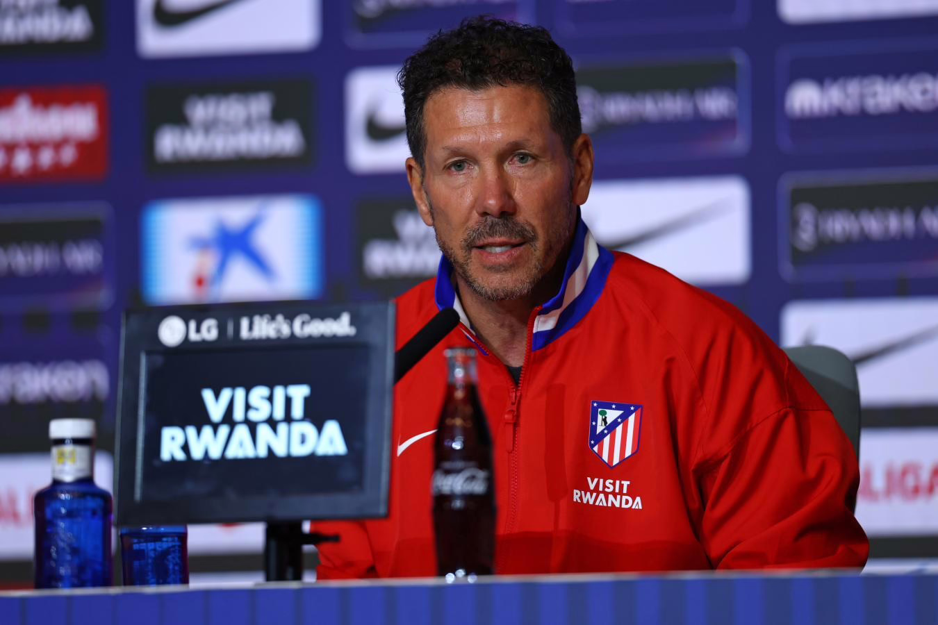 Simeone anticipó el derbi madrileño y destacó las cualidades de Julián Álvarez.