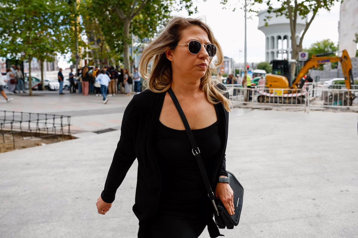 El juez Peinado solicita al Instituto de Empresa los correos que tuvo con la colaboradora de Begoña Gómez | España
