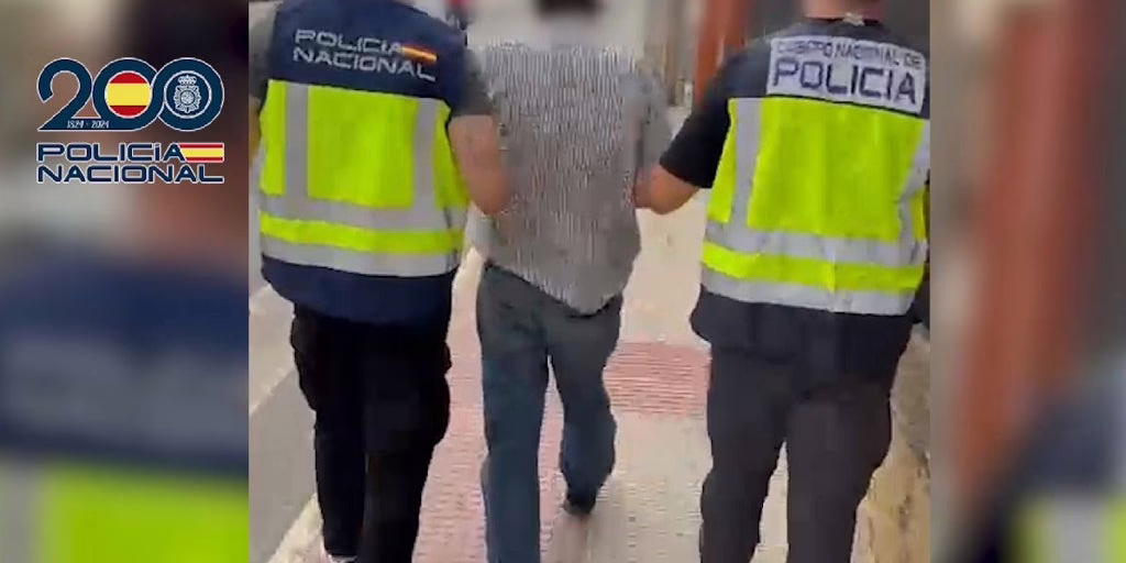 Detenido un camionero de 58 años en Madrid por comunicarse con una adolescente y solicitarle material sexual.
