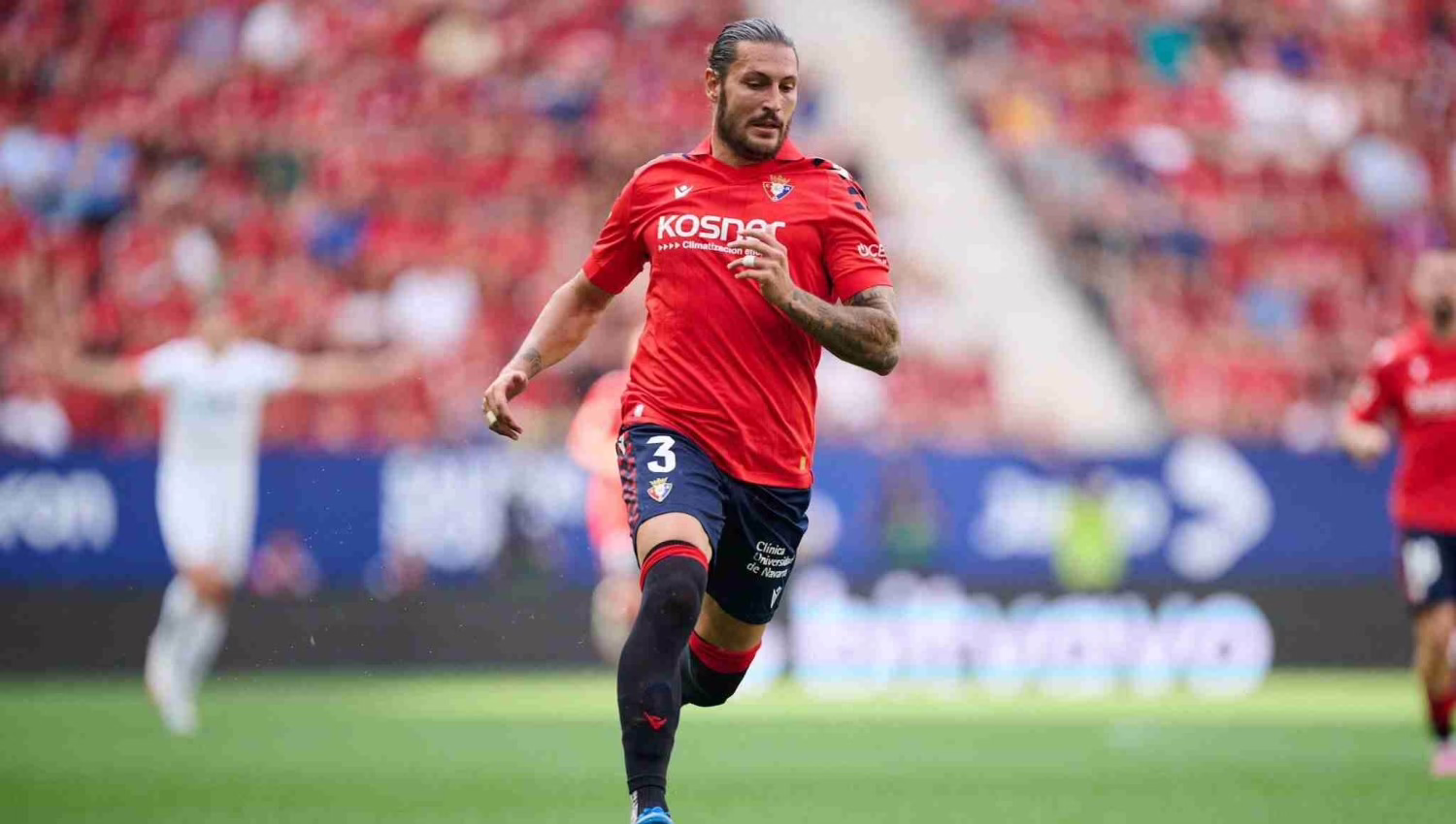 Alessio Lisci promueve en Osasuna la extensión del contrato de Juan Cruz.