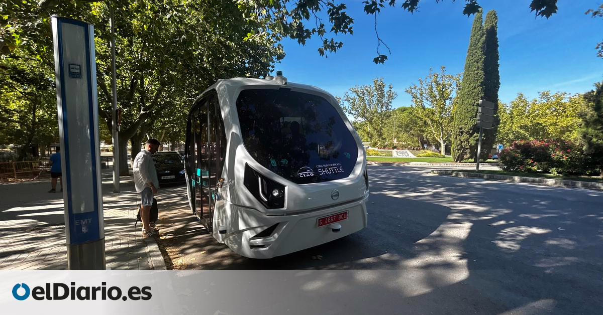 Montamos en el primer autobús autónomo de Madrid: es silencioso, de velocidad reducida y tiene una autonomía de solo 20 kilómetros sin recarga.