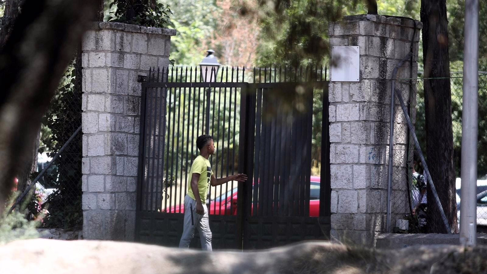 Incremento de la violencia y el uso de sustancias en centros juveniles en Madrid.
