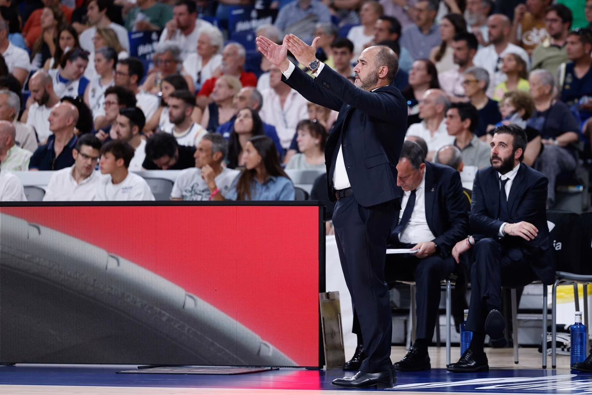Chus Mateo asume el cargo de entrenador del equipo nacional de baloncesto.