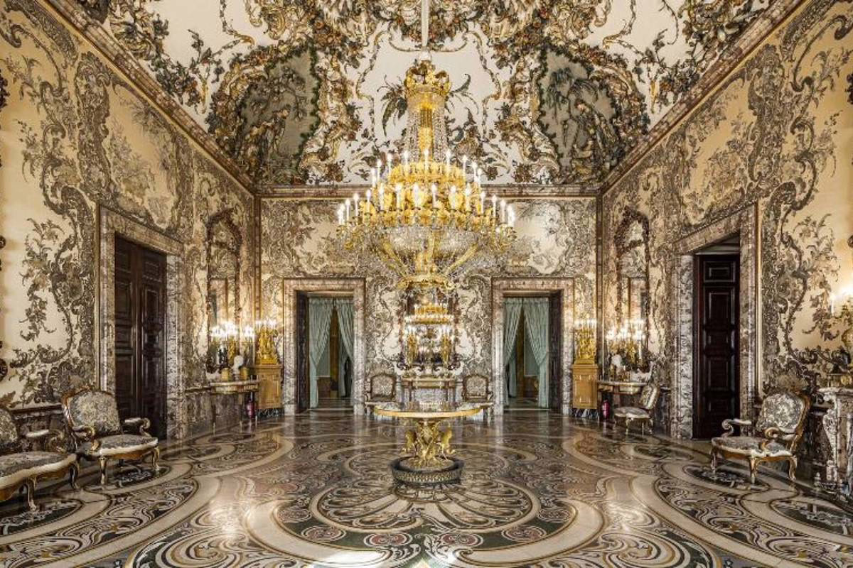 Se ha reabierto el gabinete privado de Carlos III en Madrid.
