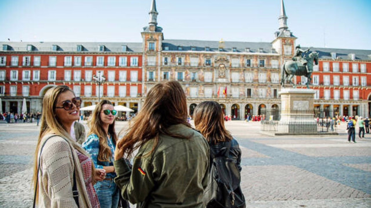 Unas jóvenes relatan su experiencia de vida en Madrid: "Competimos con el resto de España"