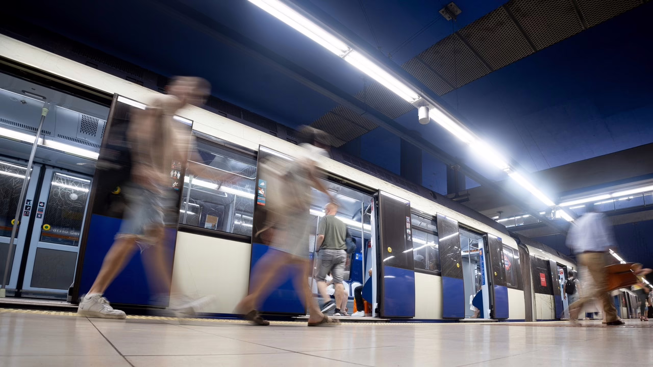 Un escocés utiliza el sarcasmo para señalar lo que ocurre en el Metro de Madrid: "Aparentemente tiene superpoderes".