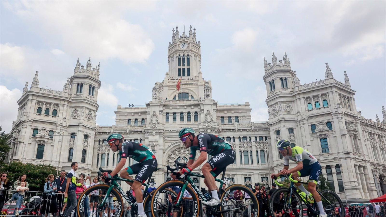 Modificaciones en el tráfico y el transporte en Madrid debido a la Vuelta Ciclista a España 2025.