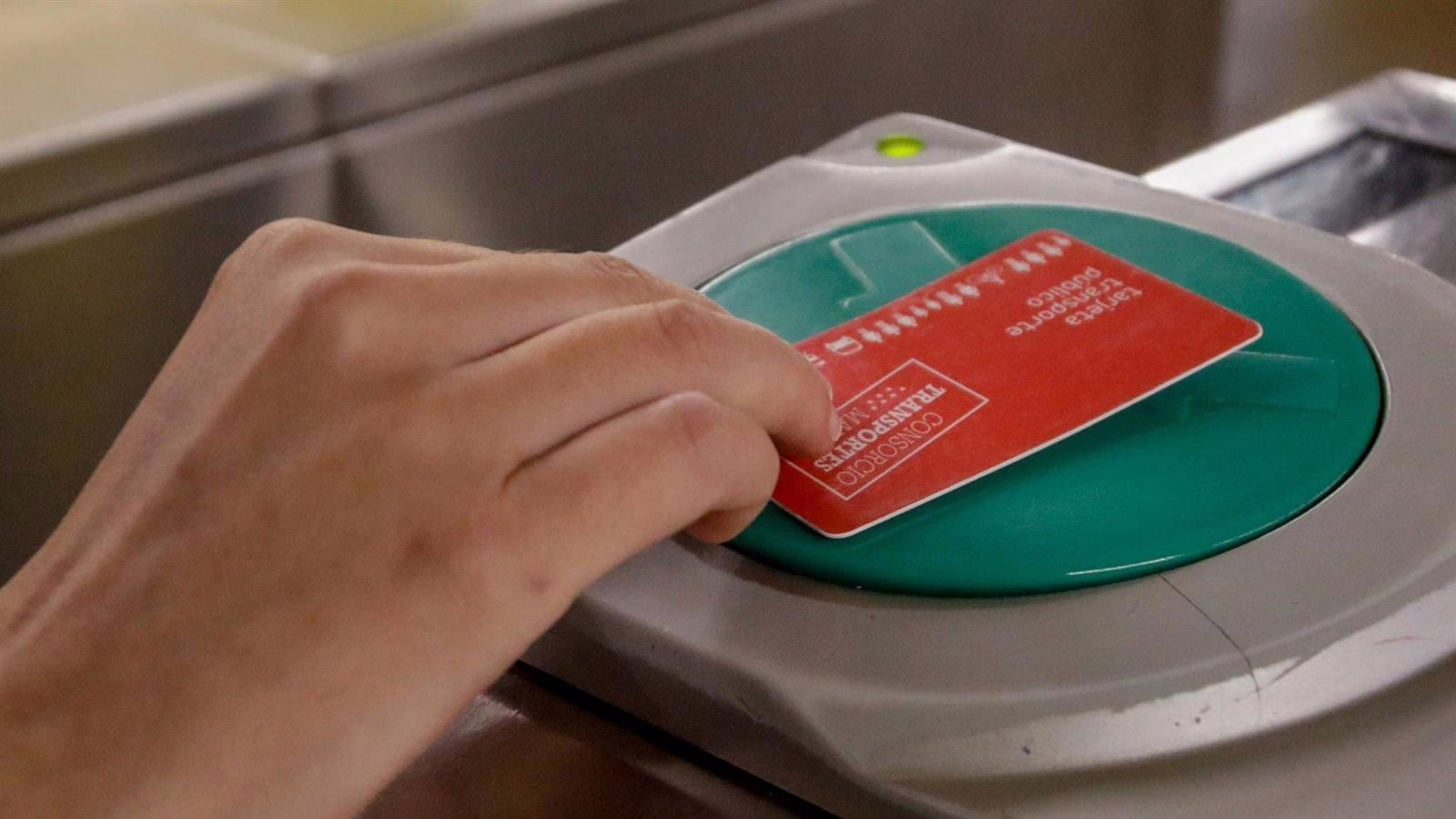 Madrid pospone la unificación de tarifas de transporte debido a las bonificaciones vigentes.