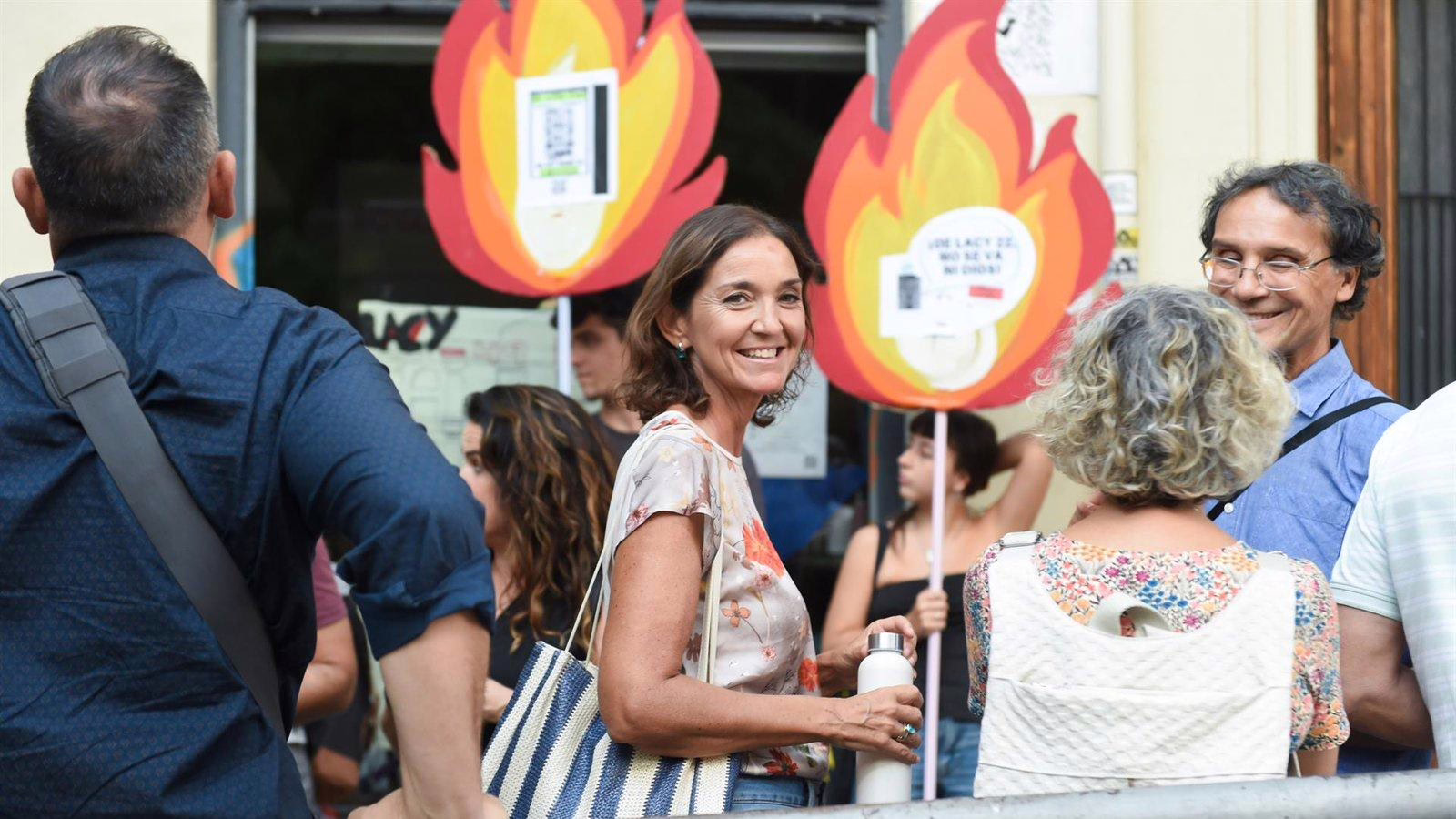 Reyes Maroto solicita a Almeida que revele sus planes políticos en Madrid.