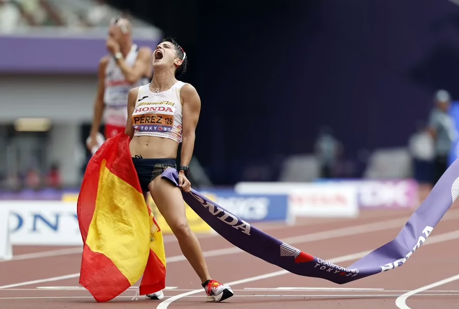 María Pérez se corona como campeona mundial en la prueba de 35 kilómetros de marcha.