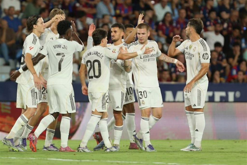 El Real Madrid aumenta su ventaja en la Liga Española de Fútbol.