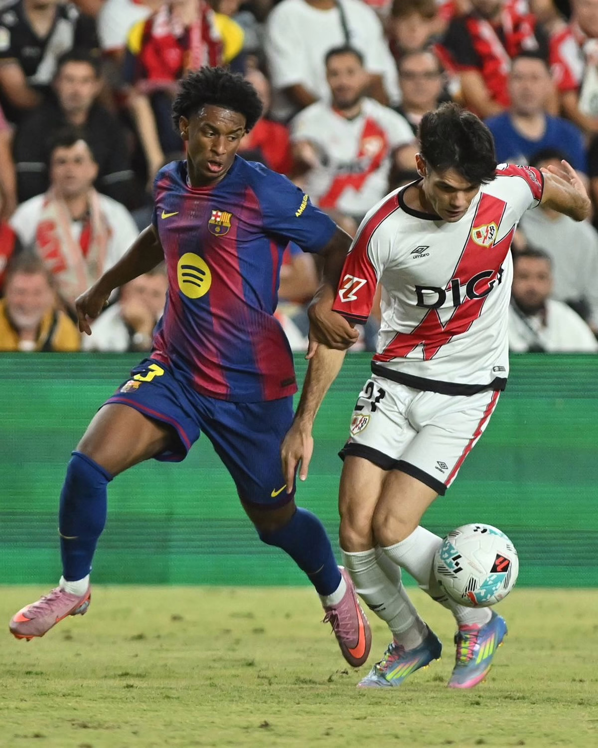 Barcelona pierde el liderato de La Liga tras empatar 1-1 contra Rayo Vallecano como visitante.