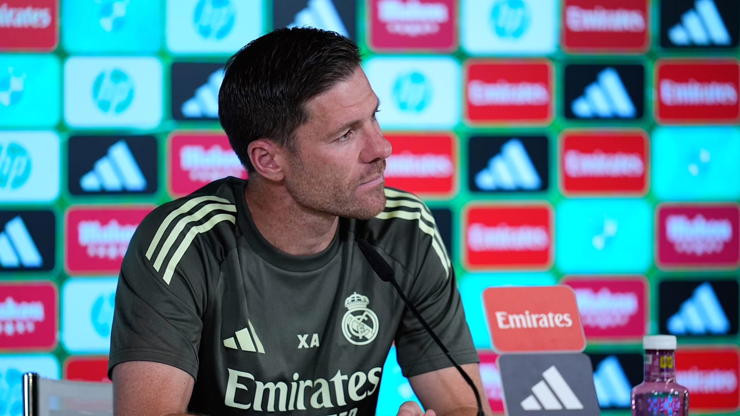 Xabi Alonso, inquieto por una posible lesión antes del Clásico.