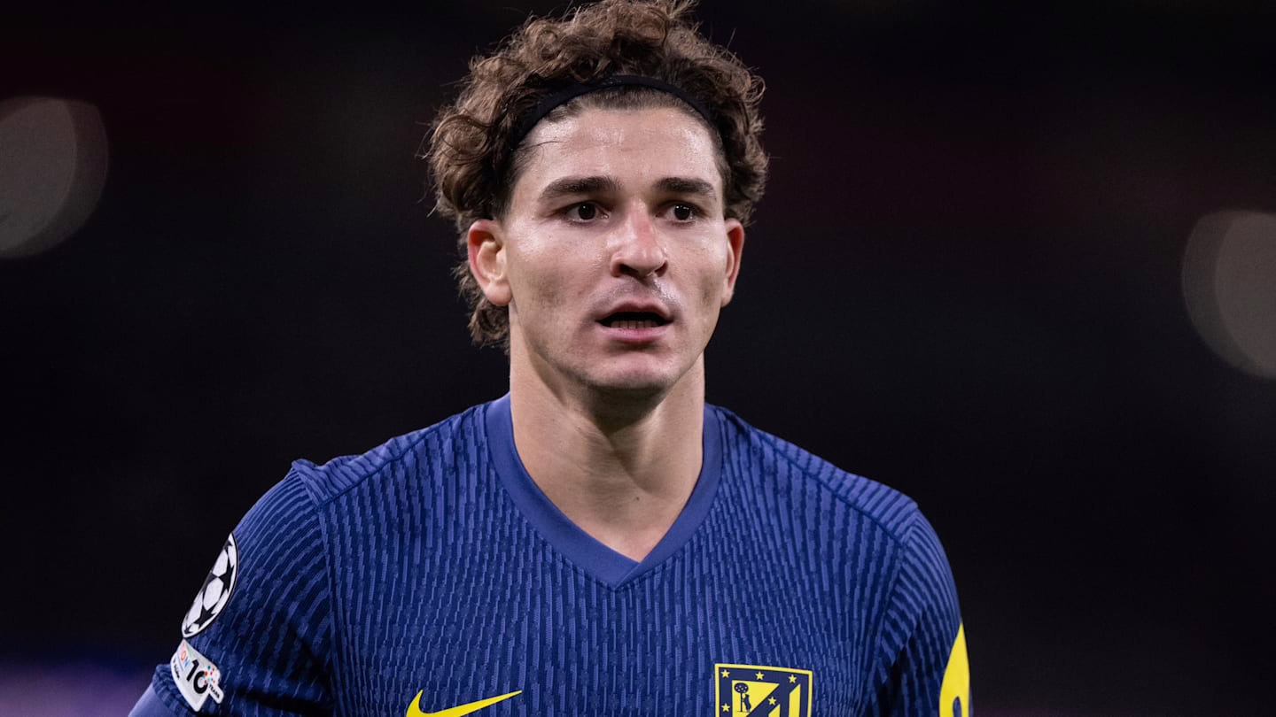Julián Álvarez cuestiona el plan del Atlético de Madrid mientras el Barcelona está atento.