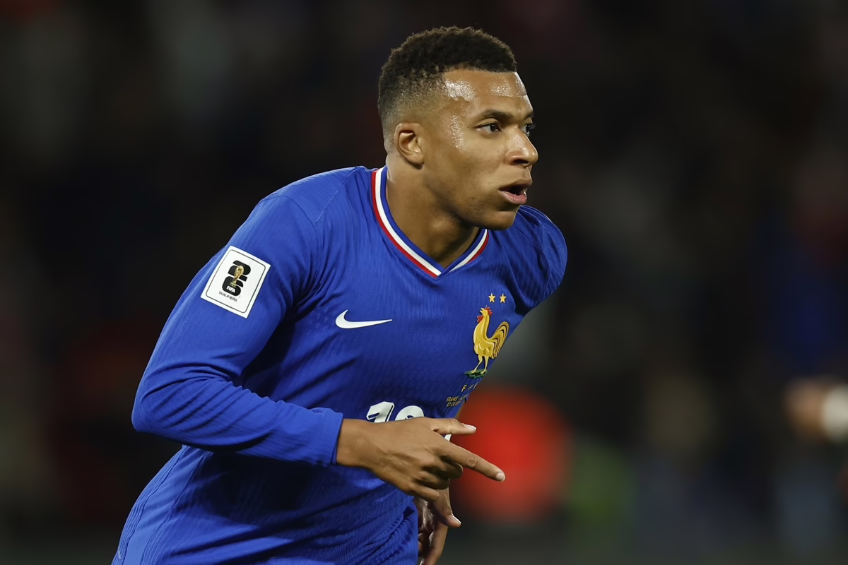 Mbappé, herido, guía a Francia hacia el Mundial.