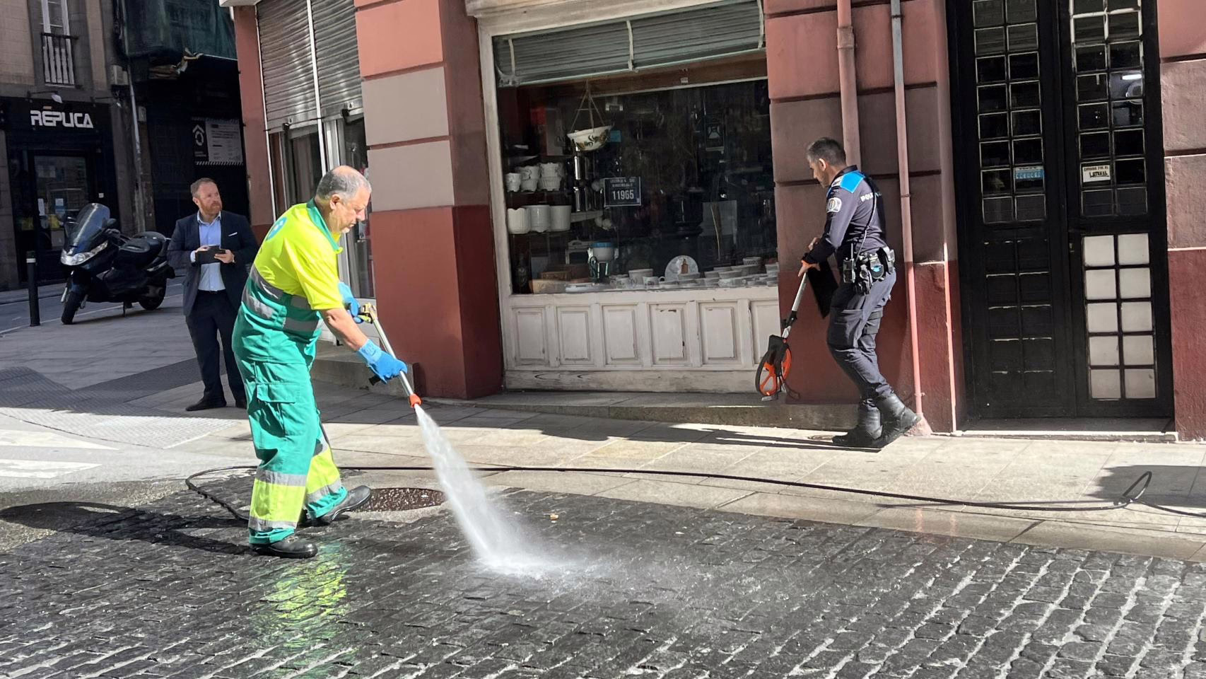 Una mujer de 73 años sufre lesiones graves en A Coruña al ser atropellada por un autobús en un cruce peatonal.