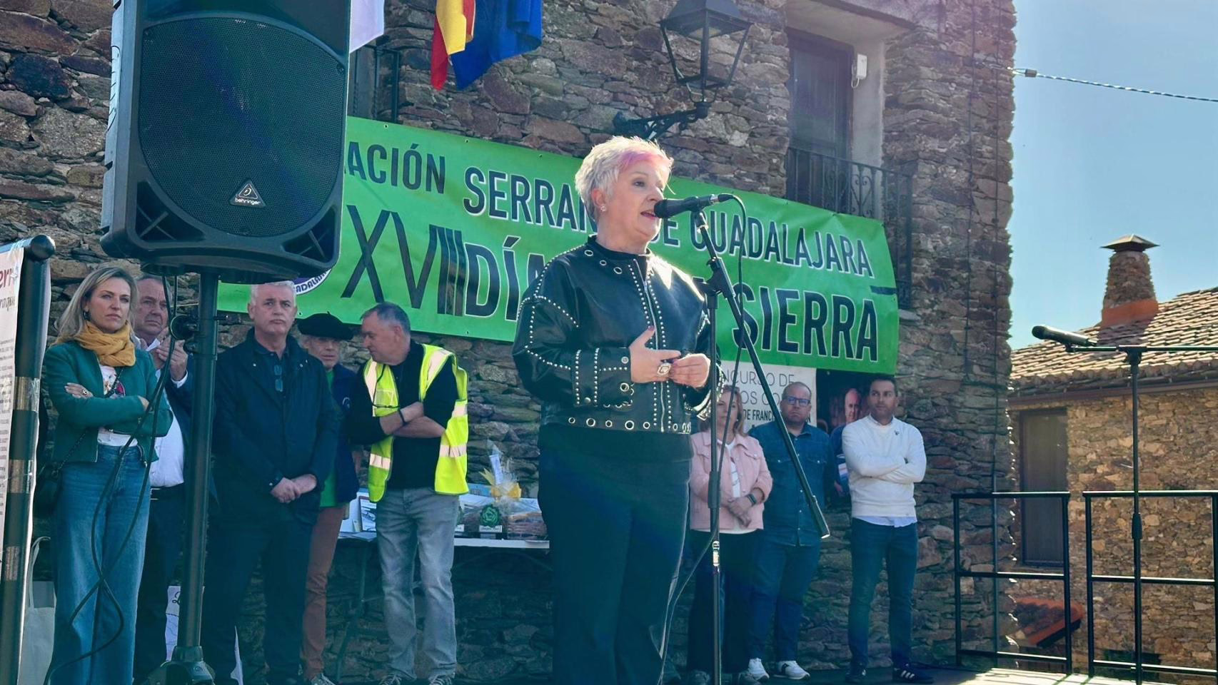 La Junta asigna un millón de euros en ayudas para los residentes y ganaderos perjudicados por el incendio del Pico del Lobo (Guadalajara).