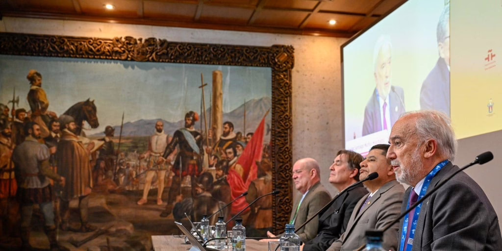 El PP critica la intervención del Gobierno en la RAE y la 'colonización ideológica' de la cultura.