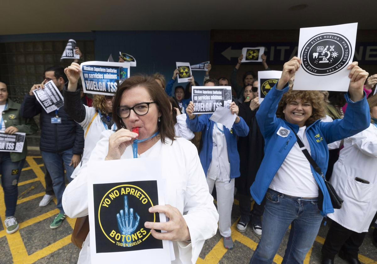 Fuerte apoyo de los técnicos de salud en el primer día de la huelga, con impacto en las salas de cirugía.