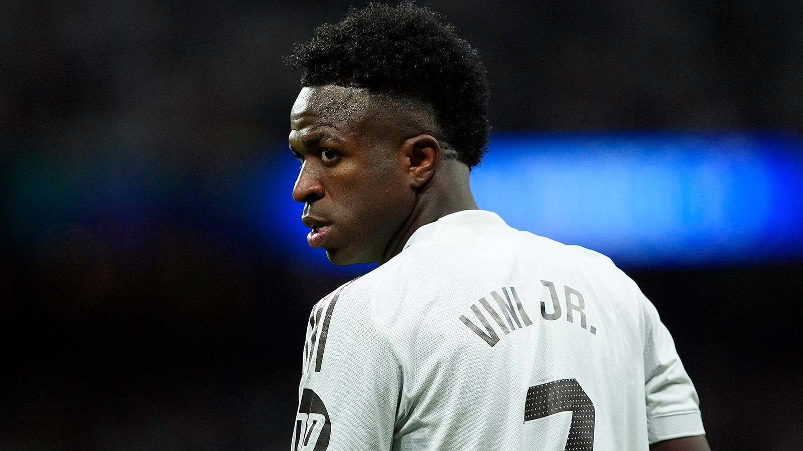 El técnico de un equipo en la zona baja de la Ligue 1 lanza una fuerte broma sobre la posible transferencia de Vinicius Junior en medio de los crecientes rumores de su salida del Real Madrid.