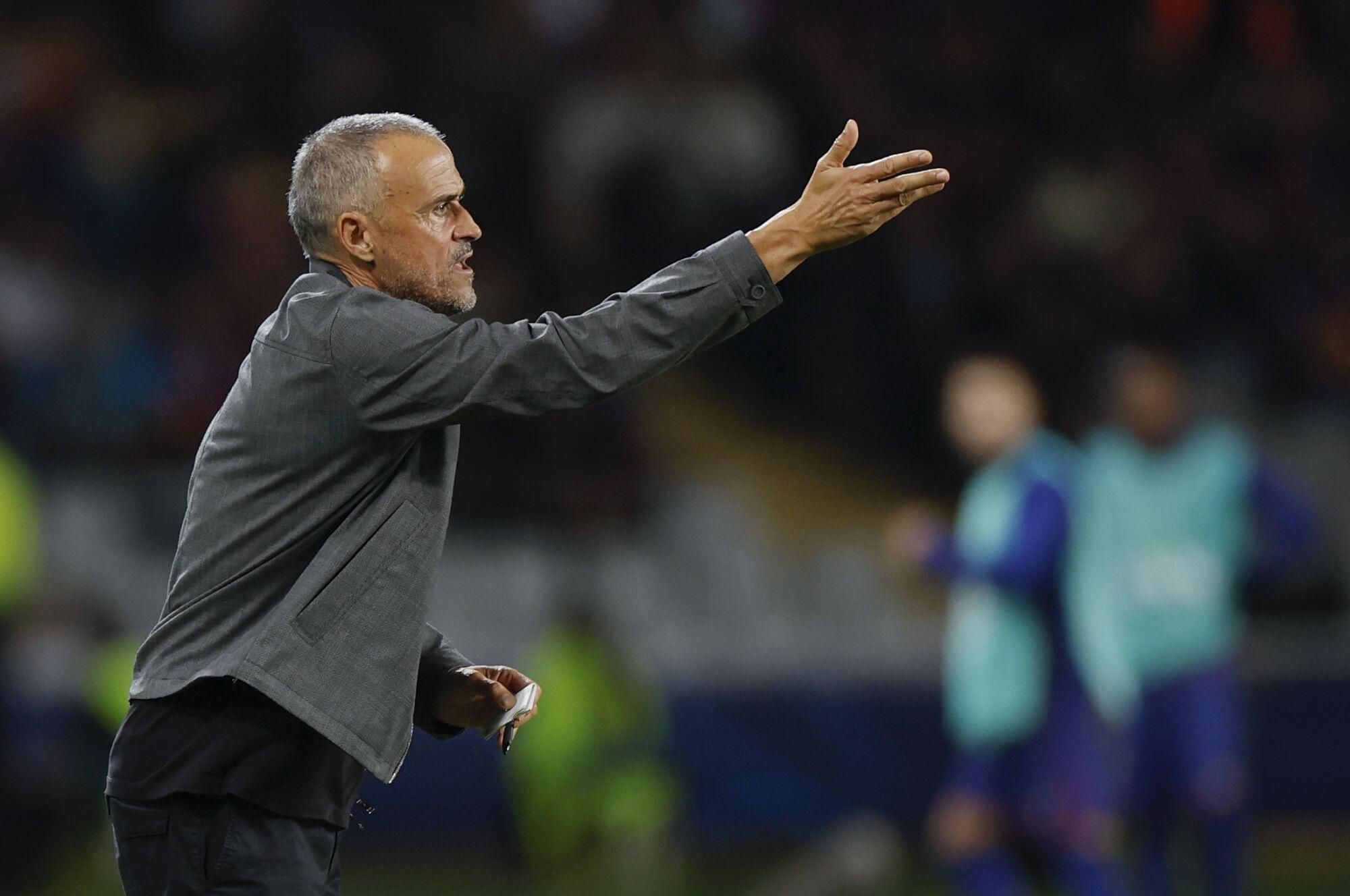 El entrenador del Paris Saint Germain Luis Enrique durante el partido de la fase de la Liga de Campeones que se celebra en Barcelona, España, el 01 de octubre de 2025. EFE/Alberto Estevez.