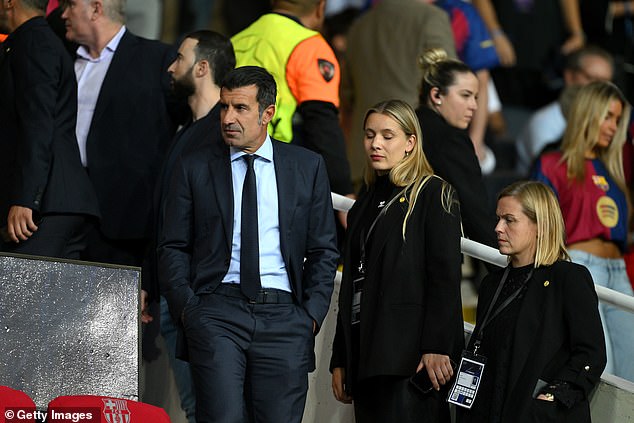 El último regreso de Figo a Barcelona en el palco de directores fue sin incidentes el miércoles