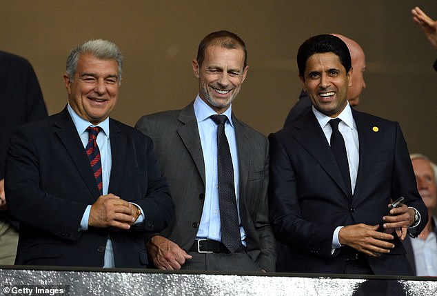 El presidente de Barcelona, Joan Laporta, se unió al jefe de la UEFA, Aleksander Ceferin, y la contraparte del PSG Nasser al-Khelaifi para el partido, pero se vio obligado a defender la presencia de FIGO