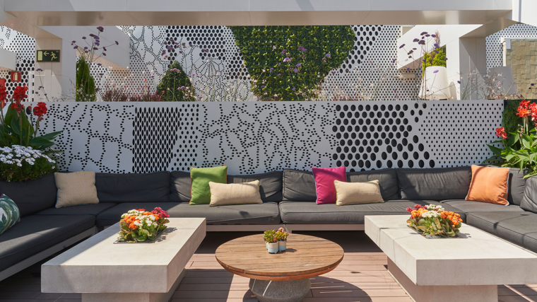 Imagen del Sky Lounge, la terraza del hotel Barceló Imagine
