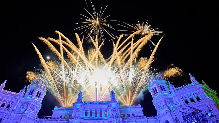 Espectáculo piromusical en Cibeles