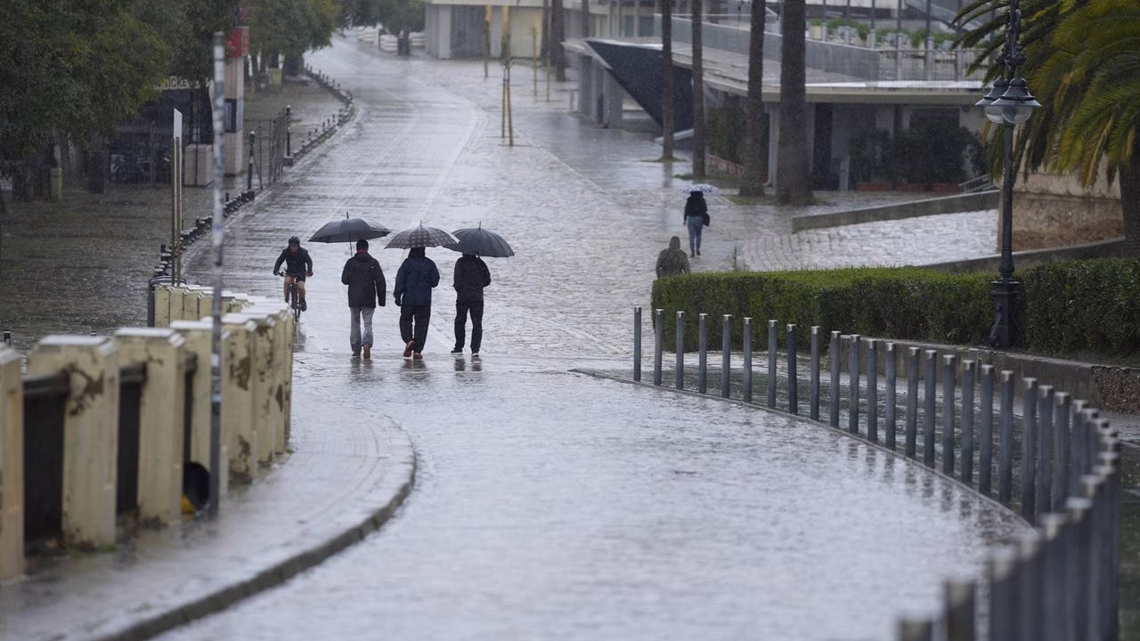 Aemet mantiene las alertas máximas en Valencia y Murcia.